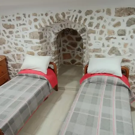 Hill House Apartman Vuno