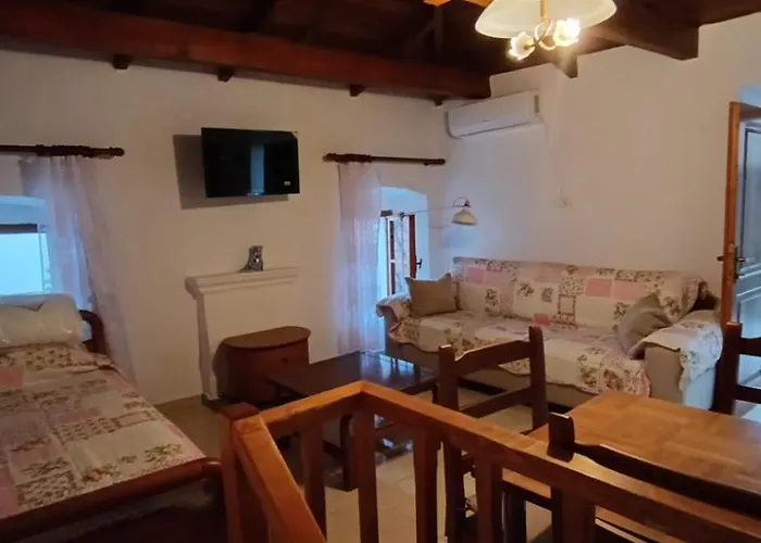 Hill House Apartment