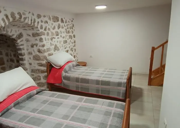 Apartment Hill House