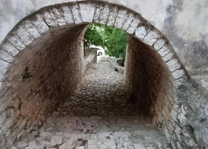 Apartment Hill House *