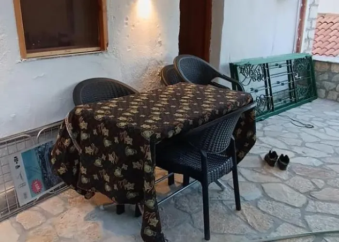 Apartment Hill House